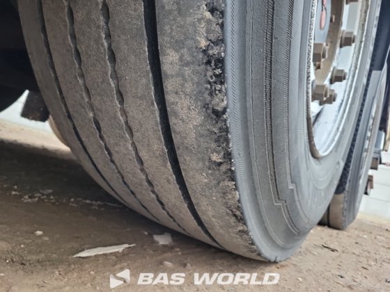 柯格尔封闭箱式半拖车