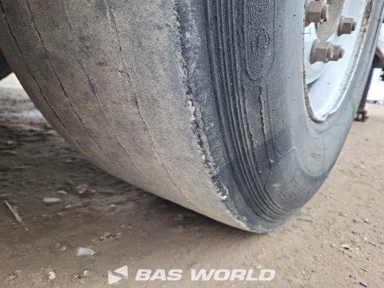 柯格尔封闭箱式半拖车