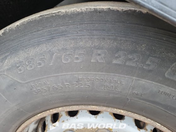 柯格尔封闭箱式半拖车