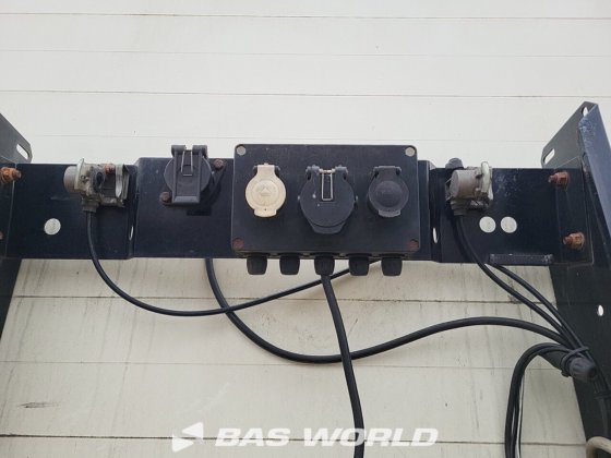 柯格尔封闭箱式半拖车