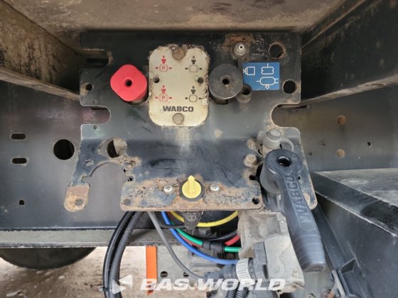 柯格尔封闭箱式半拖车