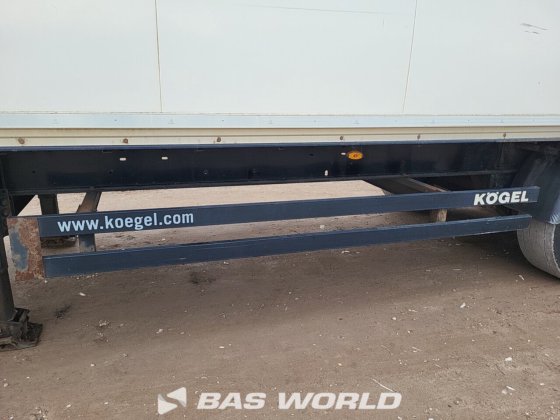 柯格尔封闭箱式半拖车