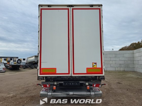 柯格尔封闭箱式半拖车