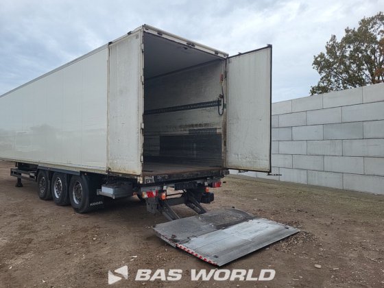 柯格尔封闭箱式半拖车