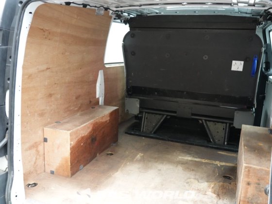 奔驰 Vito 114 封闭箱式货车