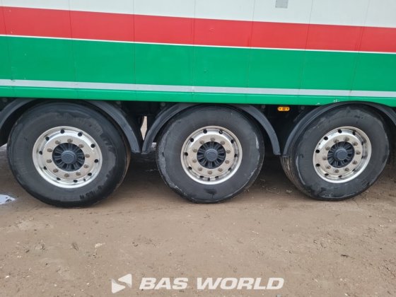 クナペン・ウォーキング・フロア