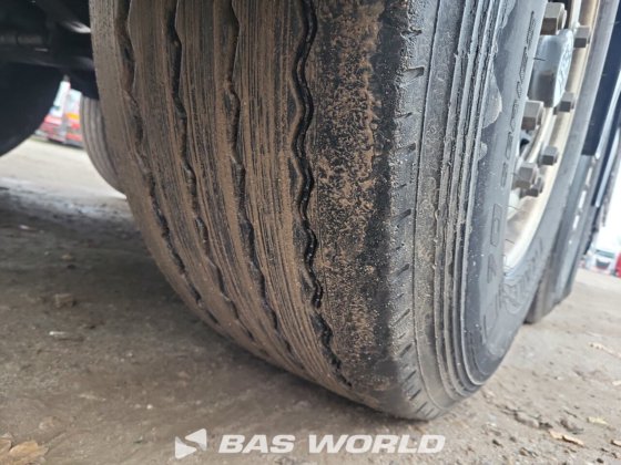 クナペン・ウォーキング・フロア