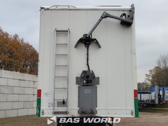 クナペン・ウォーキング・フロア