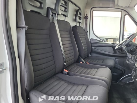 イヴェコ・デイリー 35C16 ボックスボディ