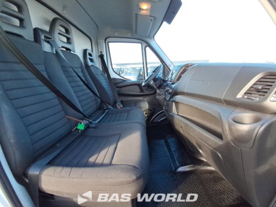 イヴェコ・デイリー 35C16 ボックスボディ