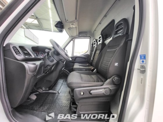 イヴェコ・デイリー 35S16 クローズド・ボックス・バン