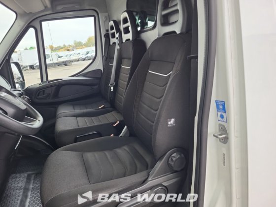 イヴェコ・デイリー 35S16 クローズド・ボックス・バン