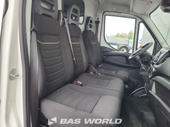 イヴェコ・デイリー 35S16 クローズド・ボックス・バン