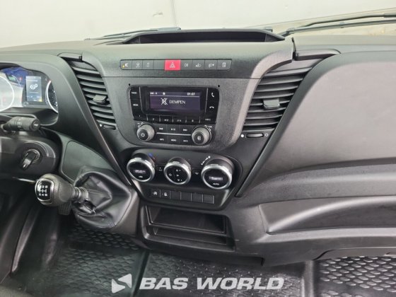 イヴェコ・デイリー 35S16 クローズド・ボックス・バン