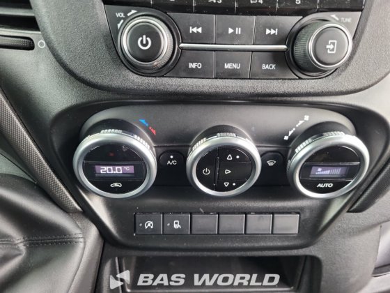 イヴェコ・デイリー 35S16 クローズド・ボックス・バン