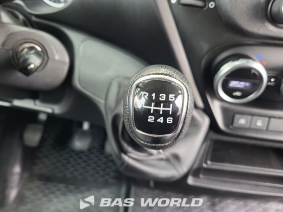 イヴェコ・デイリー 35S16 クローズド・ボックス・バン