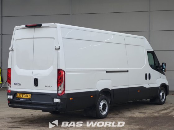 イヴェコ・デイリー 35S16 クローズド・ボックス・バン