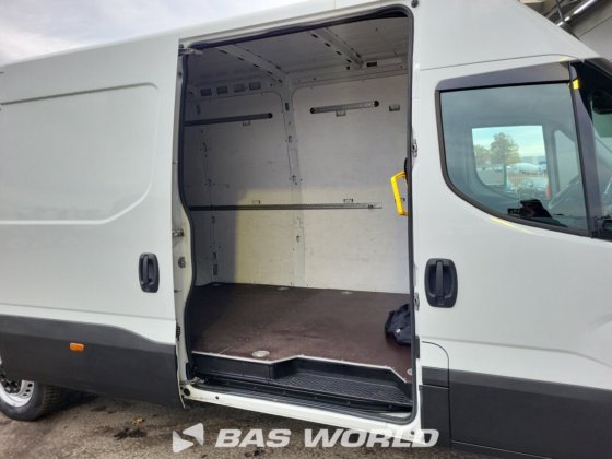 イヴェコ・デイリー 35S16 クローズド・ボックス・バン