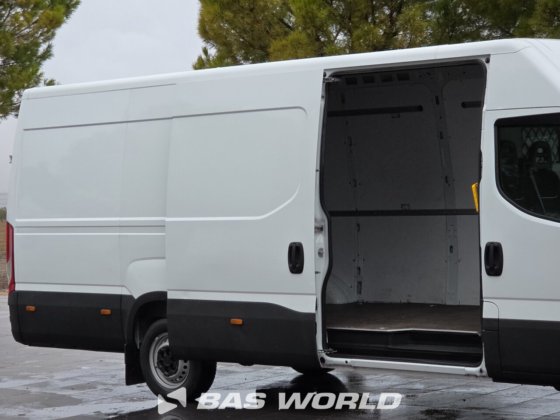 イヴェコ・デイリー 35S16 クローズド・ボックス・バン