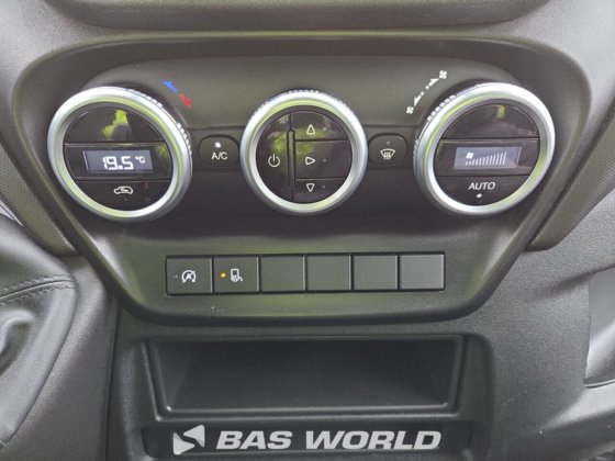 イヴェコ・デイリー 35S16 クローズド・ボックス・バン