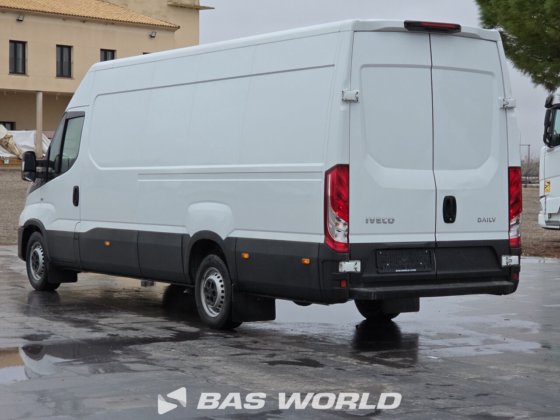 イヴェコ・デイリー 35S16 クローズド・ボックス・バン