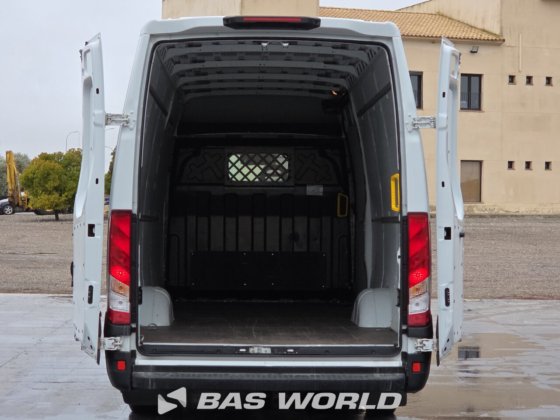 イヴェコ・デイリー 35S16 クローズド・ボックス・バン