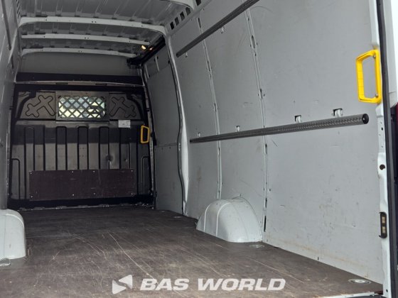 イヴェコ・デイリー 35S16 クローズド・ボックス・バン