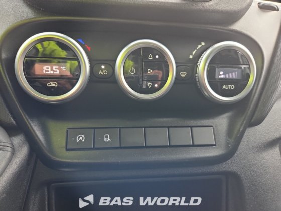 イヴェコ・デイリー 35S16 クローズド・ボックス・バン