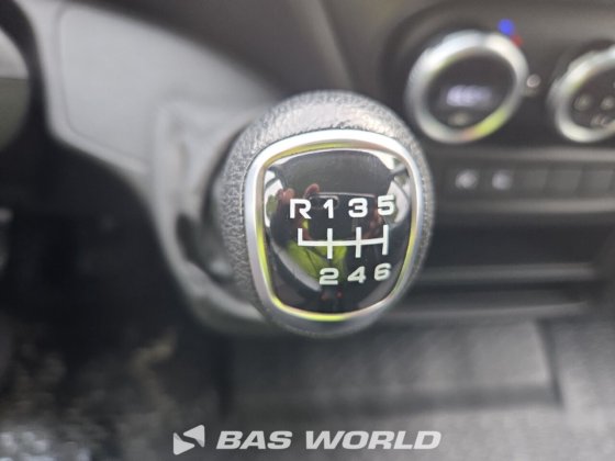 イヴェコ・デイリー 35S16 クローズド・ボックス・バン