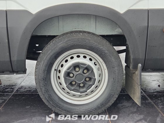 イヴェコ・デイリー 35S16 クローズド・ボックス・バン