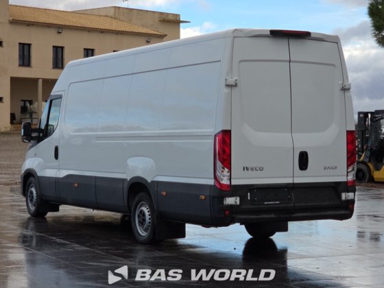イヴェコ・デイリー 35S16 クローズド・ボックス・バン