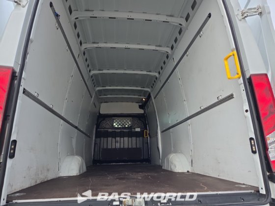 イヴェコ・デイリー 35S16 クローズド・ボックス・バン