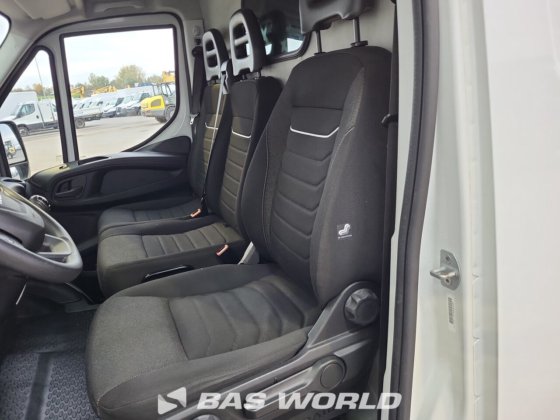 イヴェコ・デイリー 35S16 クローズド・ボックス・バン