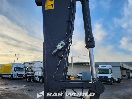 ボルボEC250 E Lクローラーショベル