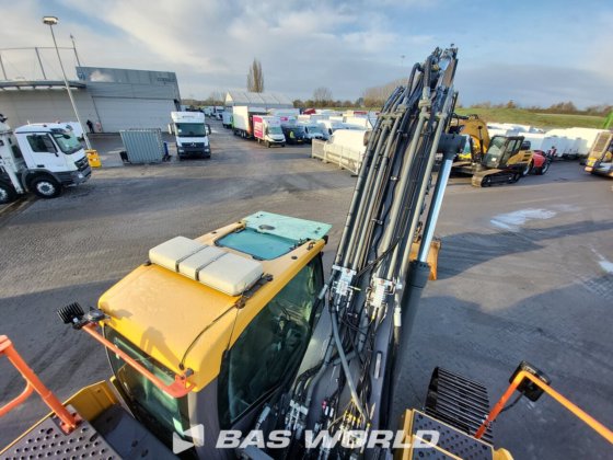 ボルボEC250 E Lクローラーショベル