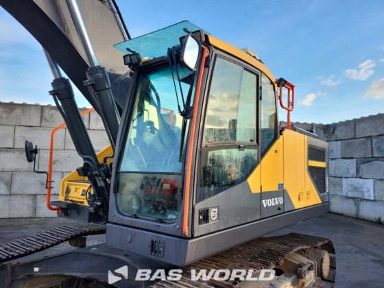 ボルボEC250 E Lクローラーショベル