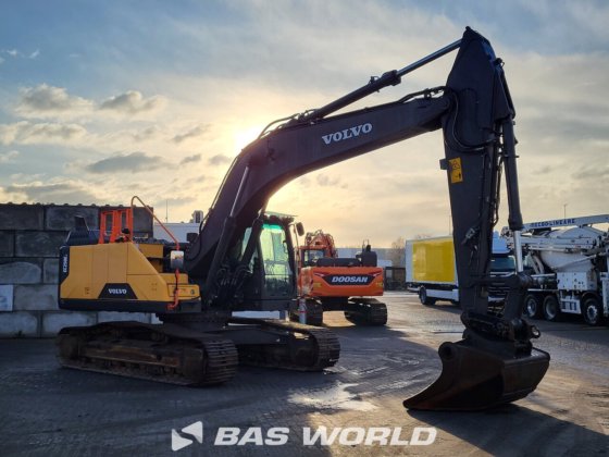 ボルボEC250 E Lクローラーショベル