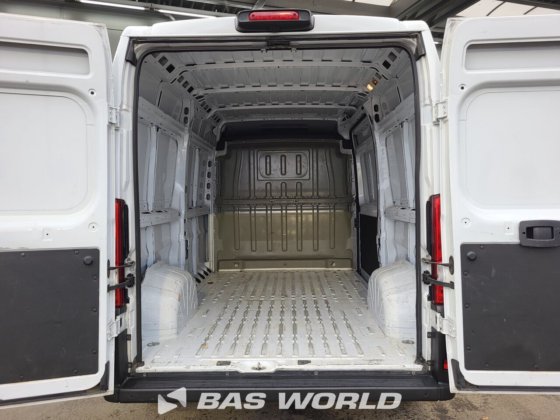 标致 Boxer 120PK 封闭式箱式货车