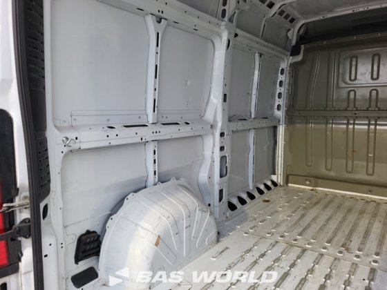 标致 Boxer 120PK 封闭式箱式货车