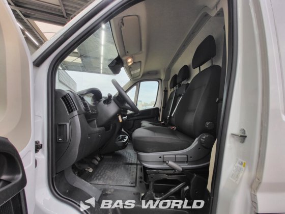 标致 Boxer 120PK 封闭式箱式货车