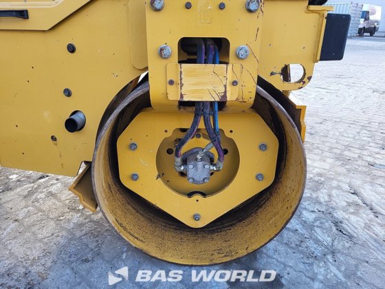 卡特彼勒 CB2.7 双轮压路机