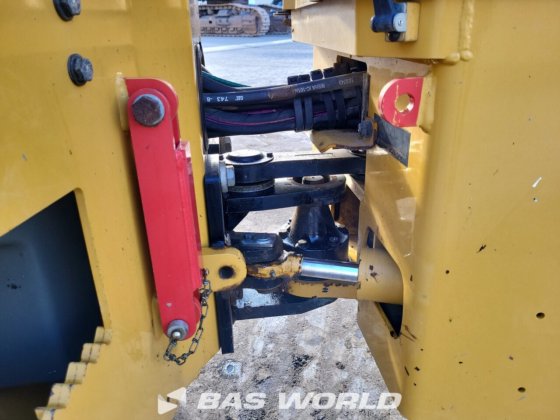 卡特彼勒 CB2.7 双轮压路机