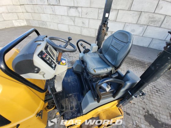 卡特彼勒 CB2.7 双轮压路机