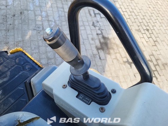 卡特彼勒 CB2.7 双轮压路机