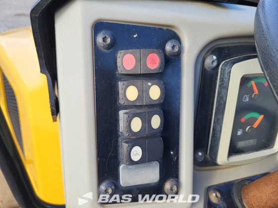 卡特彼勒 CB2.7 双轮压路机