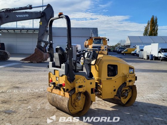 卡特彼勒 CB2.7 双轮压路机