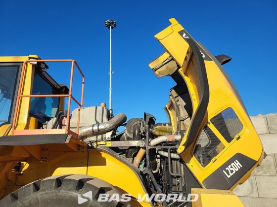 沃尔沃 L250 H 装载机