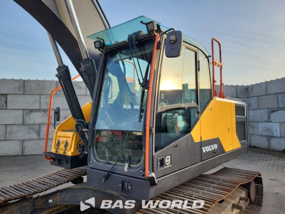 ボルボEC220 E Lクローラーショベル