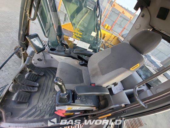 ボルボEC220 E Lクローラーショベル