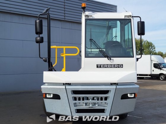 特尔贝格码头拖拉机